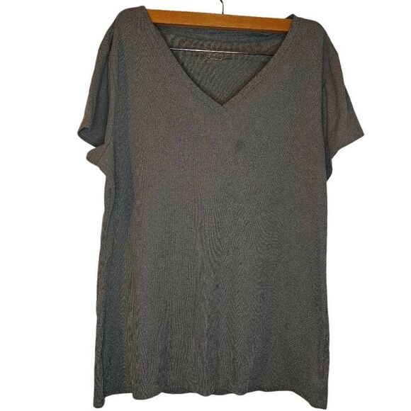 No Boundaries Grey Ribbed V-Neck Tee - Picture 1 of 4
